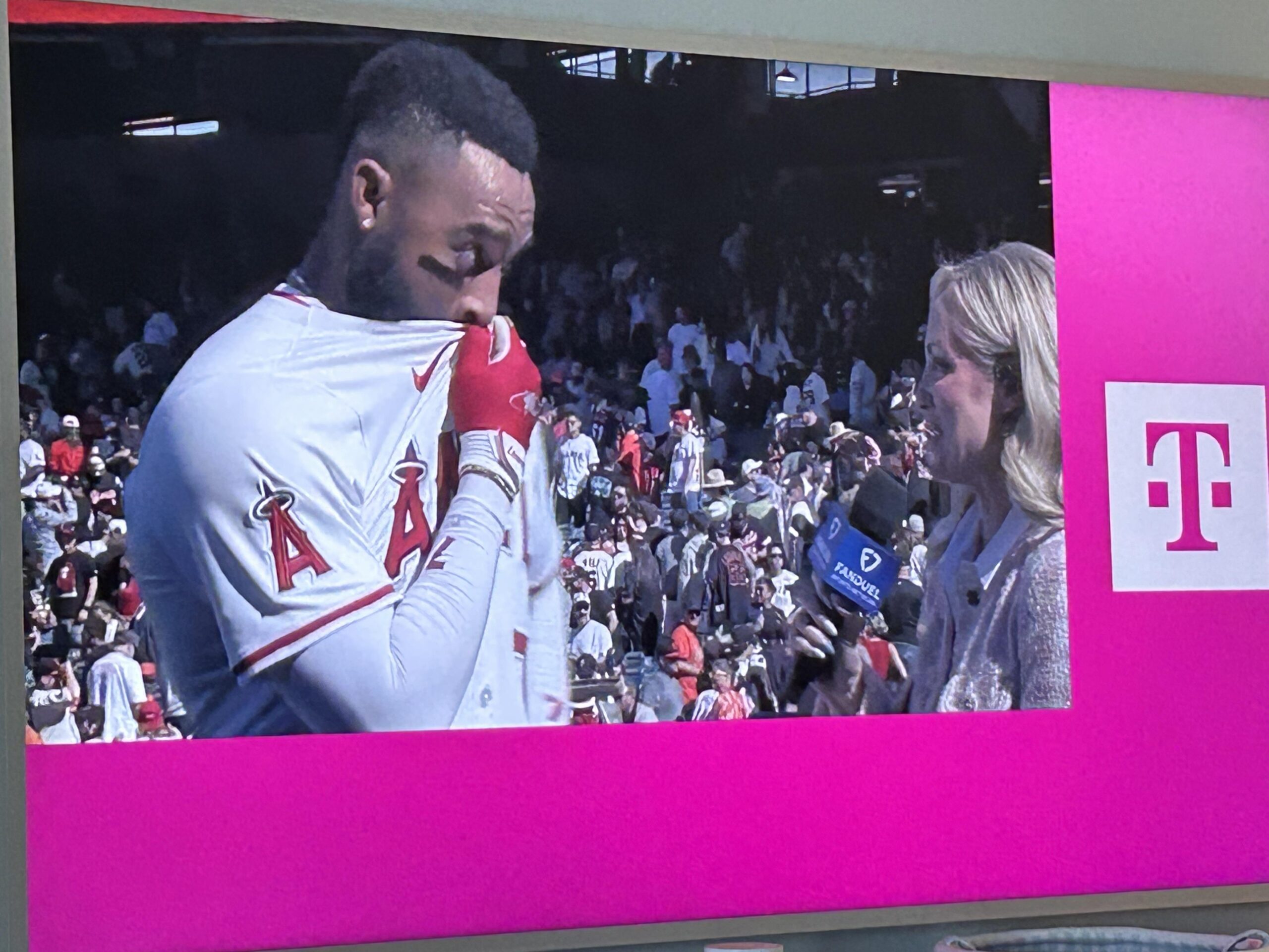 Walk off ruined by T-Mobile ad.