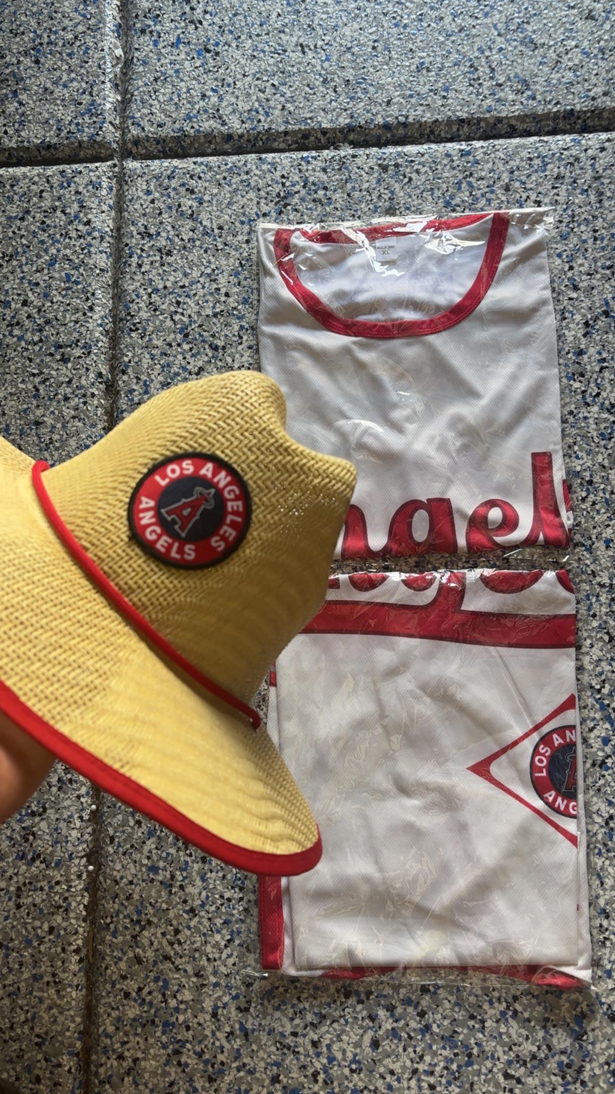 Angel Stadium giveaways: TRADE with me?