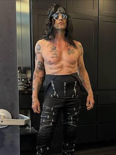 Petition to make this a Criss Angel themed subreddit until we win a series